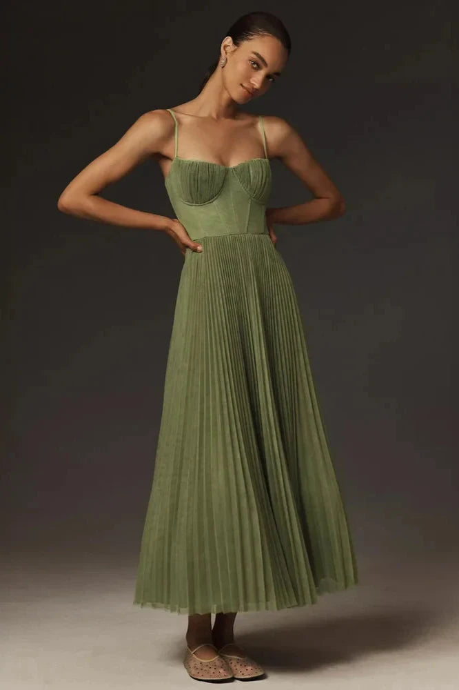 Beatriz - Pleated and fitted midi dress