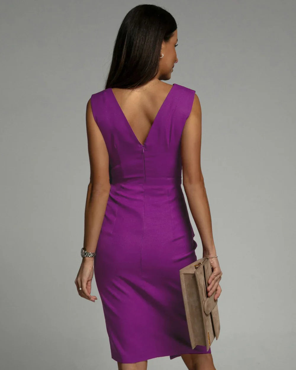 Giovanna™ - V-neck design with elegant slit